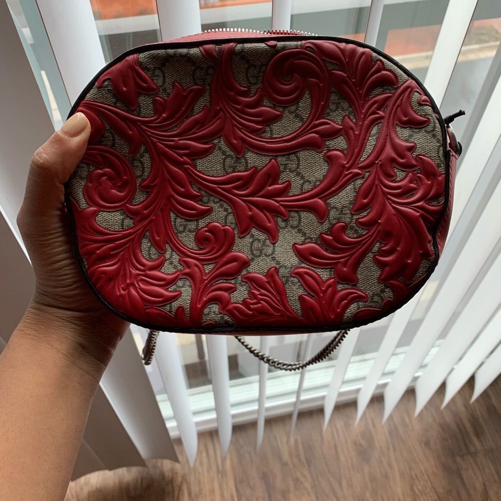 Gucci handbag with material never used